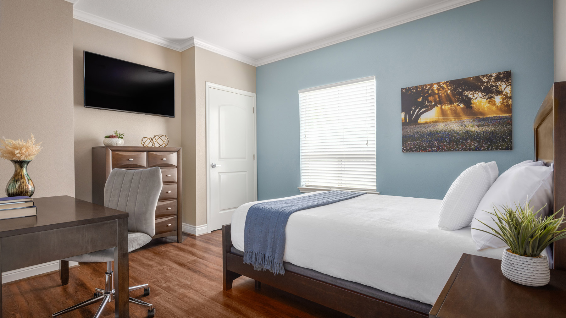 Bedroom at Restored Path Detox where our patients can safely withdrawal from substance use disorders.
